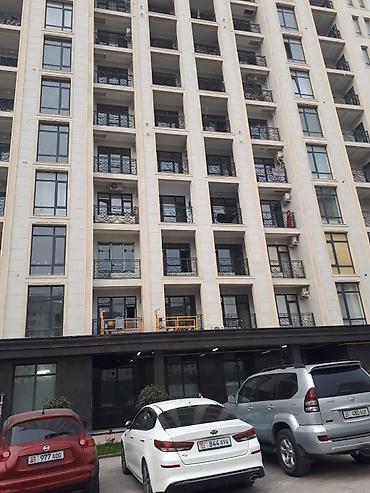 Современная квартира в новом многоквартирном доме с лифтом и закрытым
