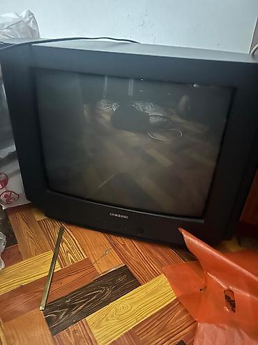 mini 96 android box: Samsung markalı televizor. Qara rəngli korpusda. - Ev istifadəsi, bağ — 1