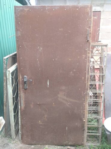 жаны жылдык кийимдер: Продаю бронированную входную дверь в хорошем состоянии. Цена 2500 сом