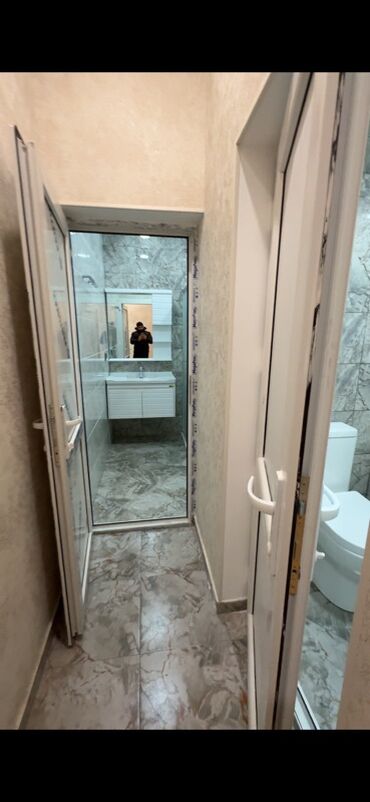 Yeni tikili: Satılır: geniş daxili planlı, işıqlı mənzil/ev Xüsusiyyətlər: - Geniş — 4