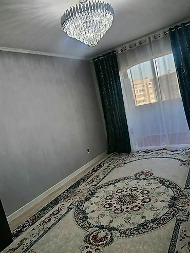 Сдаётся светлая комната с большим окном и выходом на лоджию/балкон