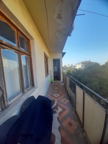 Otaqların satışı: Satılır: işıqlı, geniş zal otağı Bakıxanovda İcranın arxasında 7/9 — 16