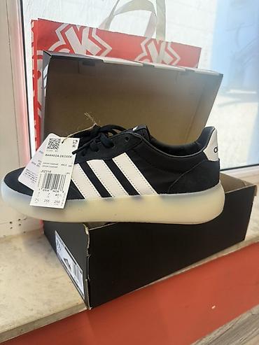 Kişi ayaqqabıları: Məhsul: Adidas kişi idman ayaqqabısı Model: Barreda Decode (etiketdə — 3