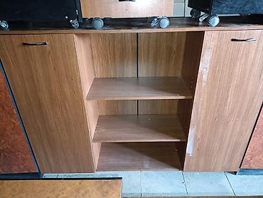 masaüstü ofis seti: Ofis mebel dəsti Tərkib: - Geniş iş masası: düz xətləri və taxta — 1