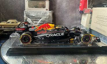 Коллекционная модель Red Bull RB18 Oracle team F1 Champion 2022 Max — 8