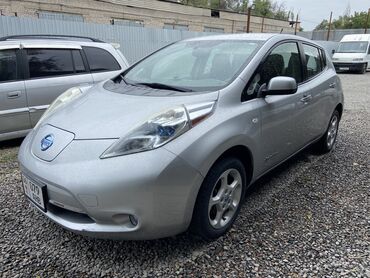 хетчбек: Nissan Leaf: 2011 г., 1.5 л, Вариатор, Электромобиль, Хэтчбэк