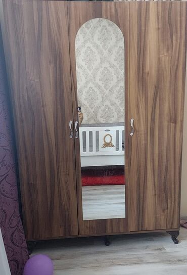 Dolablar: Dolab satılır 130₼. Əla vəziyyətdədir. problemi yoxdur. Ünvan Xırdalan