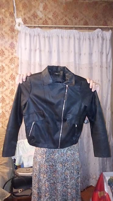 Qadın üçün qara dəri gödəkçə HƏQIQI DƏRI - Model: biker üslubunda