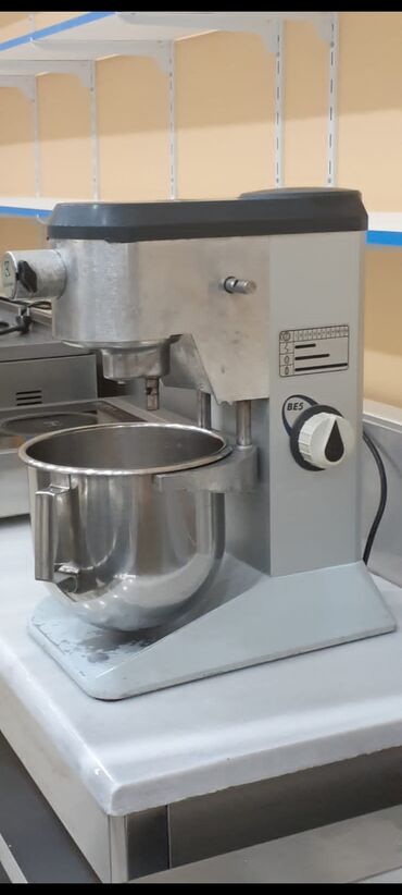 Mətbəx mebeli: Italiya istehsali electrolux peshekar 5litrlik mikser 600 Azn. Ideal
