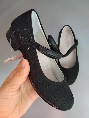 модная детская обувь: Новые туфли !!! (,р.30.32.34.) Размеры уточнить .которые в наличии
