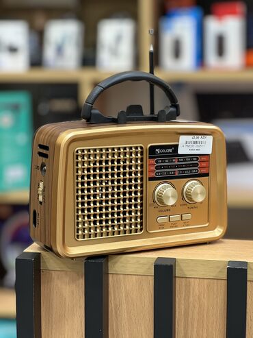 Radio: Retro radio Butun kanalları tutur Usb kart Auks cixişi var Blutuznan