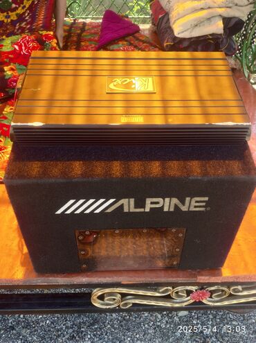 Аудиотехника: Автомобильный усилитель звука Kicx и сабвуфер Alpine. Усилитель имеет