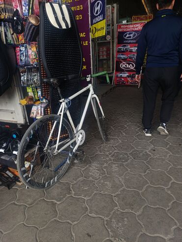 футбольные мячи купить в бишкеке: Городской велосипед, Specialized, Рама L (172 - 185 см), Б/у
