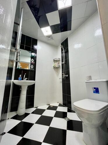 Həyət evləri və villaların satışı: 2 mərtəbəli həyət evi. Binə qəsəbəsi mərkəzdə.4 otaq, 3 hamam tualet — 17