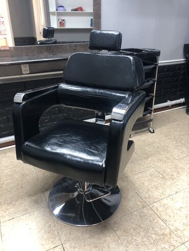 парикмахерские оборудования: Кресло 18000с
Мойка 15000с
Зеркало с тележкой 10000с
 Ватсап. +