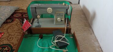 Швейные машины: Швейная машина Chayka