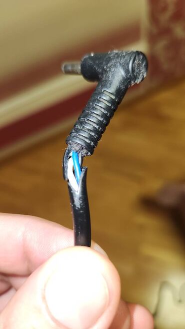 Noutbuklar üçün adapterlər: HP adapteri 45W. Orijinal üstden çıxma. Kompyutere taxılan yerinde — 8