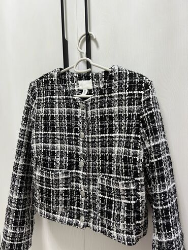 куртка женская демисезонная: Твидовый жакет H&M размер S