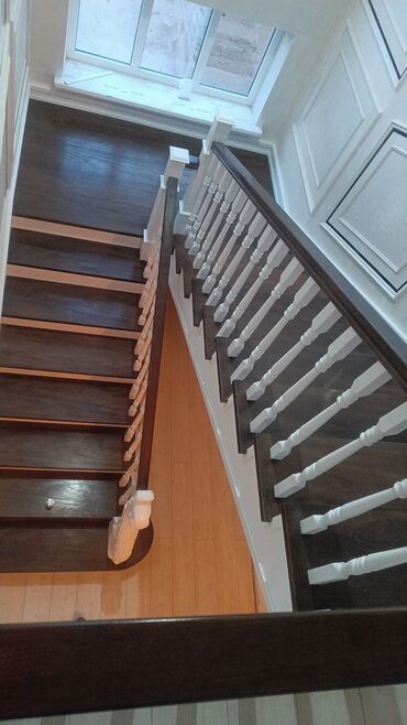 Деревянные лестницы: Стильная деревянная лестница, выполненная в классическом стиле — 23