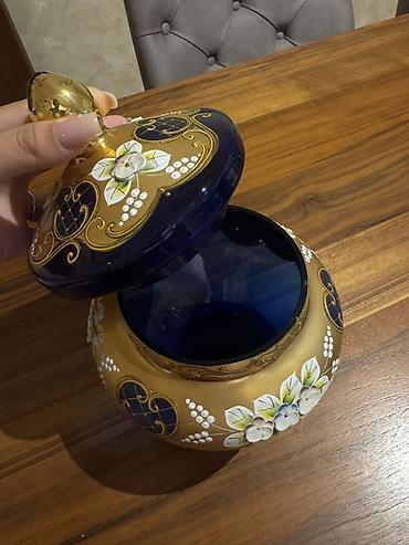 Ev və bağ: Qapaqlı bəzəkli şüşə qab - Material: qalın kobalt-mavi şüşə - Üslub — 3