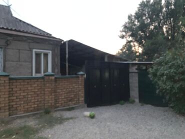 продоюу дом: Продается пол дома, город Токмок. Имеется баня, гараж