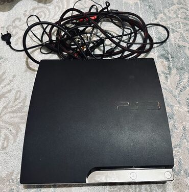 наушники для игры: Игровая приставка Sony PlayStation 3 в черном корпусе. Модель Super
