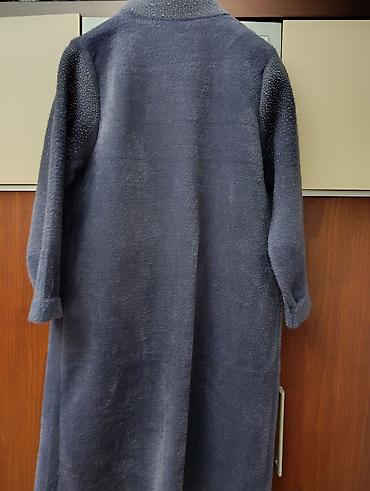 Paltolar: Uzun qadın palto – boz rəng - Model: uzun kəsim, rahat “oversize” — 2