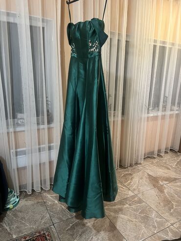 платье зеленое: Вечернее платье, Атлас