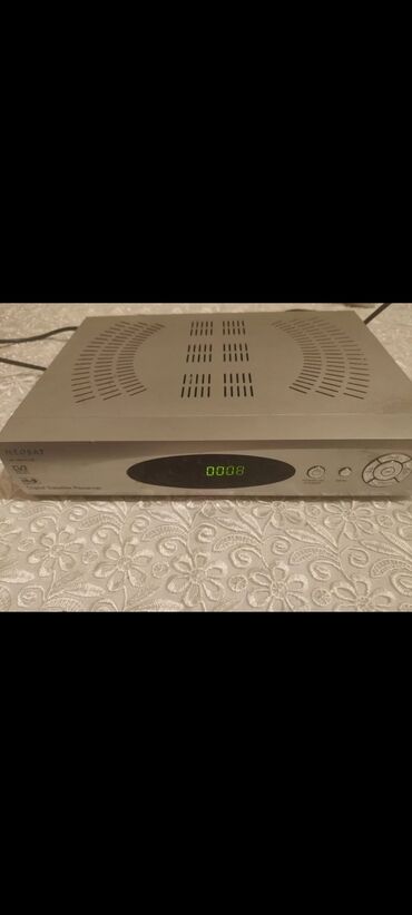 продам старый телевизор: Neosat DVB-S Digital Satellite Receiver. Gümüşü rəngdə olan bu cihaz