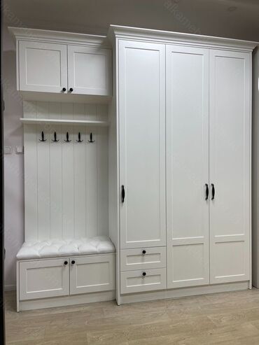ağ dolab: Açılan, 4 qapılı Düz dolab, Dəhliz dolabı