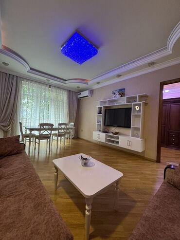 şəhər evləri: Bakı, 28 May, 4 otaqlı, Köhnə tikili, m. İçərişəhər, 63 kv. m