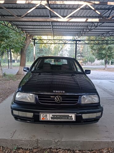 машина volkswagen: Volkswagen Vento: 1995 г., 1.8 л, Механика, Газ, Седан