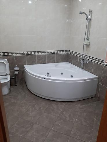 ev t: T. Əliyev küçəsində. Mülkiyyətdə 650m² olan. 7 sotda 4mərtəbəli 8 — 8