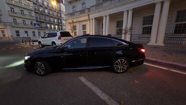 Honda: Honda Accord sedan – qara rəng, 4 qapılı, şəhər/tras üçün komfortlu və — 7