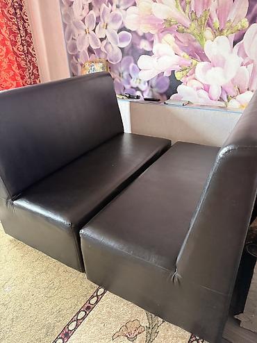 Угловые диваны: Угловой диван с высокой спинкой и глубокими посадочными местами. А — 8