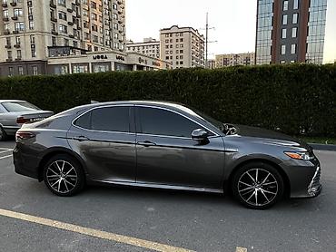 Toyota: Toyota Camry: 2022 г., 2.5 л, Вариатор, Гибрид, Седан — 3