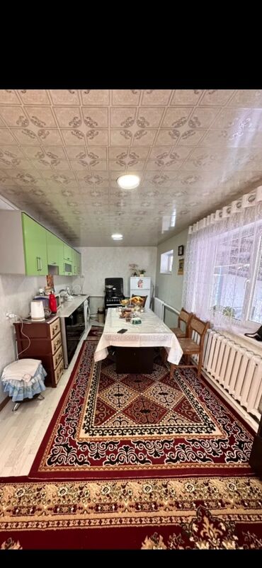 үй жалалабад: 80 кв. м, 3 бөлмө, Унаа токтотуучу жай, Забор, тосулган