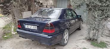 w202 baqaj: Mercedes-Benz C‑Class sedan (W202), tünd mavi rəng. - Kuzov: 4 qapılı — 1