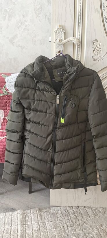 kurtka türkçe ne demek: XXXL razmer siriqli kisi kurtqasi geyinilmisdir cirigi sokuyu yoxdur
