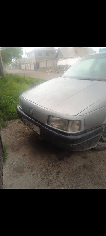 Volkswagen: Volkswagen Passat: 1989 г., 1.8 л, Механика, Бензин, Седан