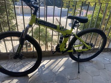 matorlu velesiped: Velocruz markalı, neon yaşıl rəngli, qatlanan dağ velosipedi. Bu