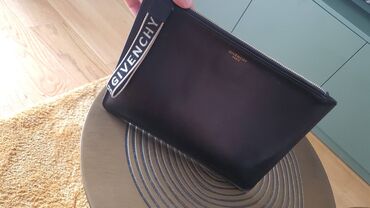 kosulja na pruge: I sell this givenchy bag for 300 euro. Or change with iphone 12pro -