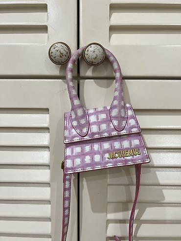 rm butik instagram: JACQUEMUS brendinə məxsus Le Chiquito Micro çanta, bənövşəyi və ağ — 1