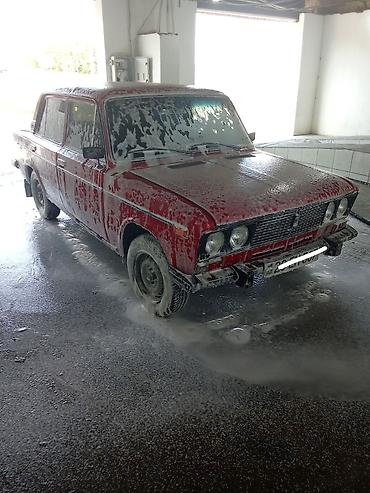 vaz 2106 abisovkasi: VAZ 2106 sedan, qırmızı rəng. Salon qara rəngli elementlərlə, ön — 1
