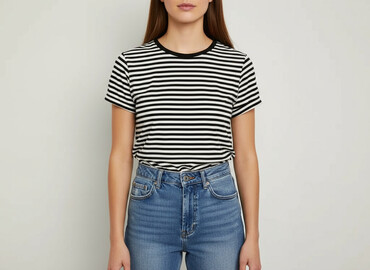 czarne t shirty w serek: Sinsay, Women`s T-shirt, size M