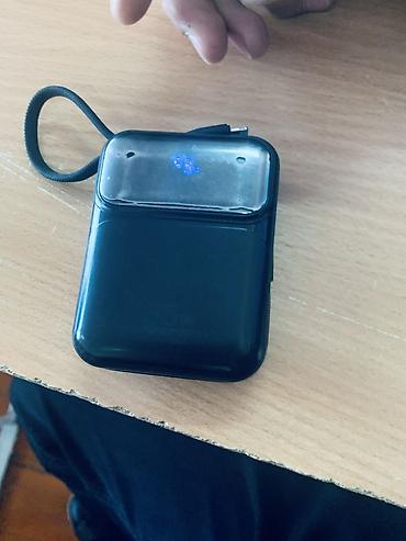 Внешний аккумулятор (power bank) с дисплеем и встроенным шнуром