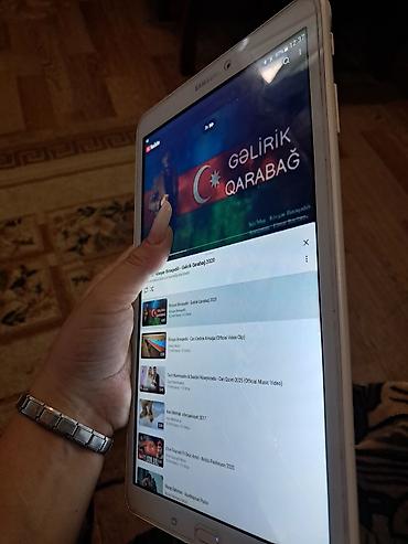 планшет самсунг: Samsung Galaxy Tab A (ağ rəng) - 8–9 düymlük ekran (təqribi), ön — 4