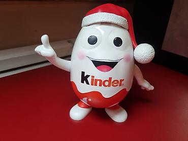 vaza: KINDER kasica – figurica u obliku Kinder jajeta sa božićnom kapom - — 3
