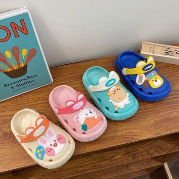обувь сабо: Кроксы детские В 4 расцветках: розовая, голубая, синяя и персиковая