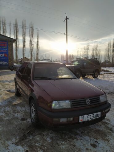 Volkswagen: Volkswagen Vento: 1993 г., 1.8 л, Механика, Бензин, Седан